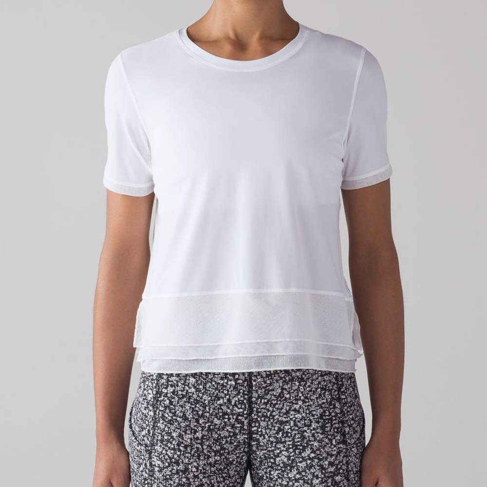 Lululemon white short sleeve top size 4